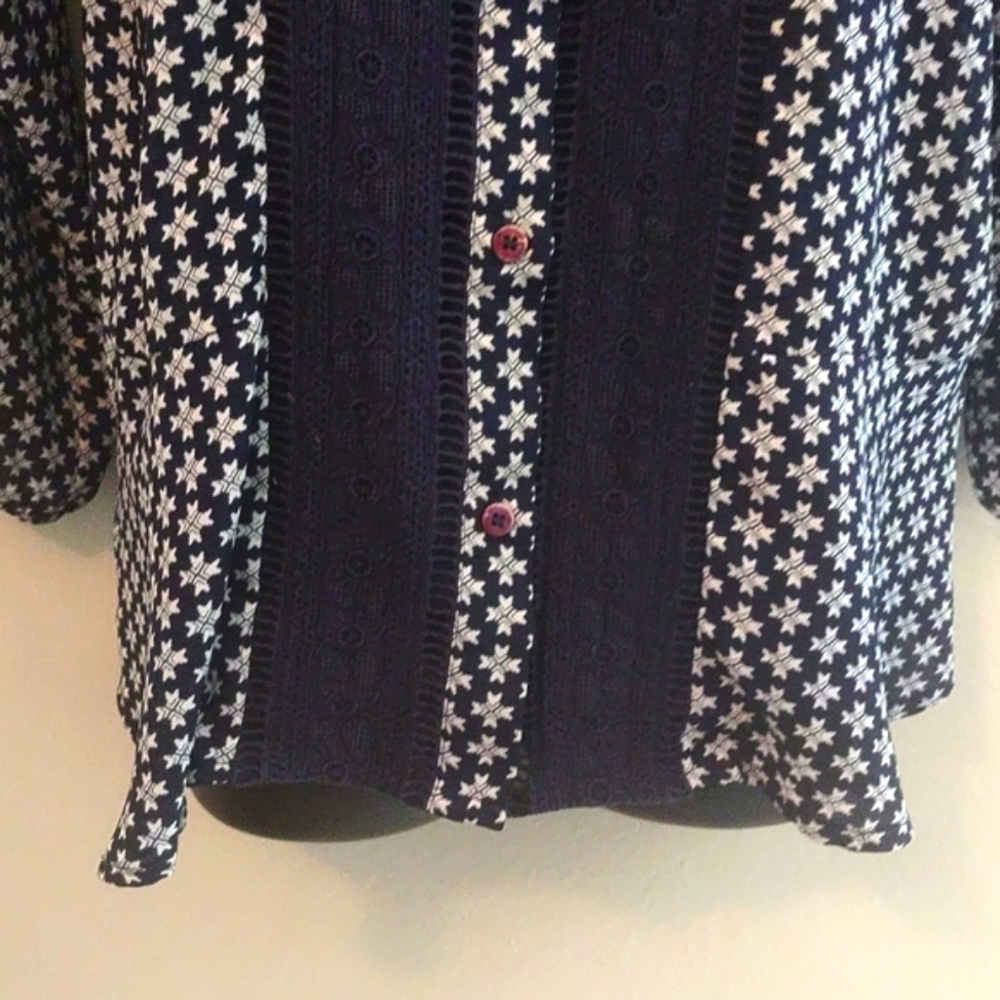 Collective concepts long sleeve blouse size medium - Picture 4 of 10